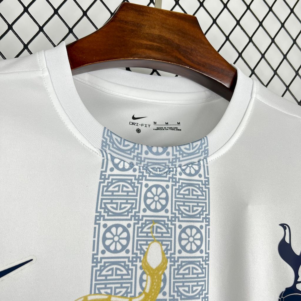 Maillot Tottenham concept 2025-26