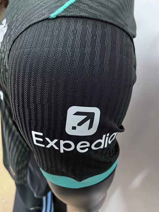 Maillot Liverpool saison 2023-2024 extérieur totalement noir